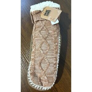 Muk Luks Slippers Women’s S/M 6-8 NWT Infused With Vitamin E
